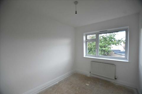 4 bedroom house to rent, Fairbrook Close, London