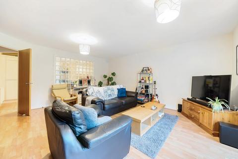 2 bedroom flat for sale, Carisbrooke Road, Far Headingley, Leeds, LS16