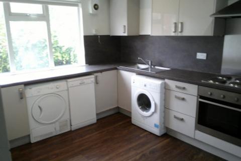 1 bedroom in a house share to rent - Langdale Avenue, Leeds