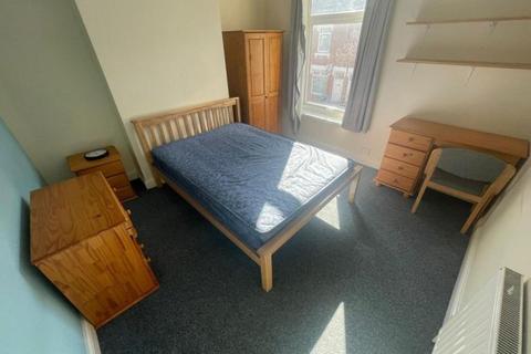3 bedroom house share to rent, Thornton Road
