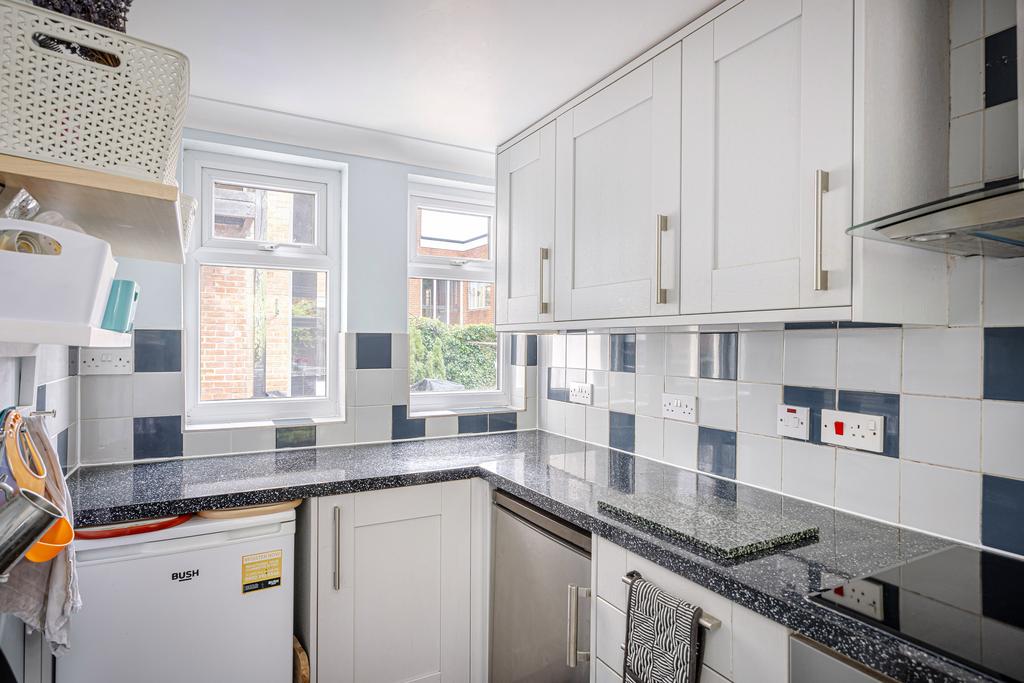 Warwick Road, Stortford, Hertfordshire, CM23 2 bed