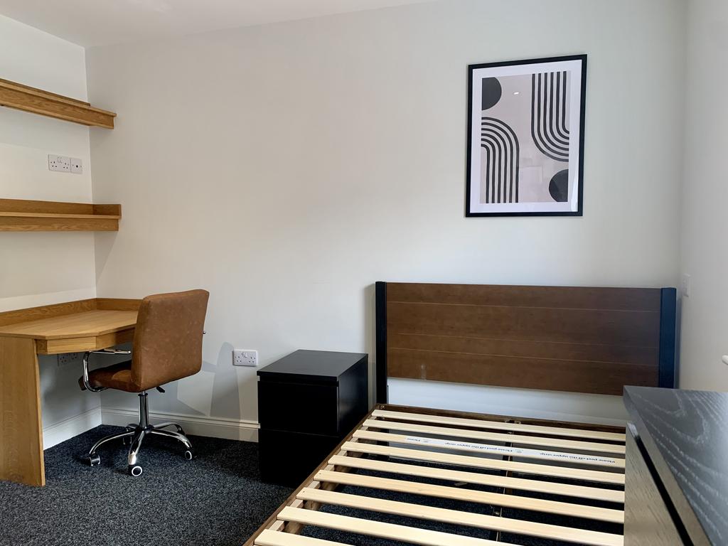 Flat 9 Lord Tennyson House 72 Rasen Lane, Lincoln, LN1 3HD 3 bed flat