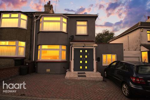 4 bedroom end of terrace house for sale, Horsted Avenue, Chatham