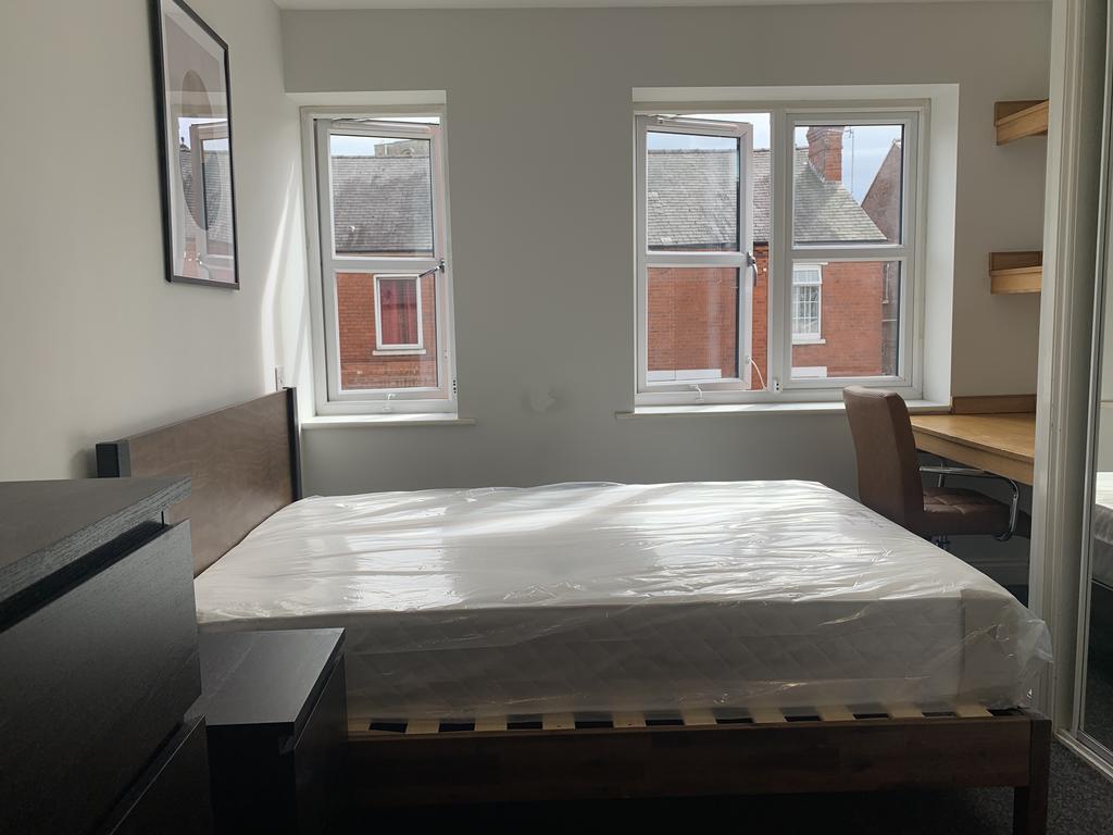 Flat 2 Lord Tennyson House 72 Rasen Lane, Lincoln, LN1 3HD 3 bed flat