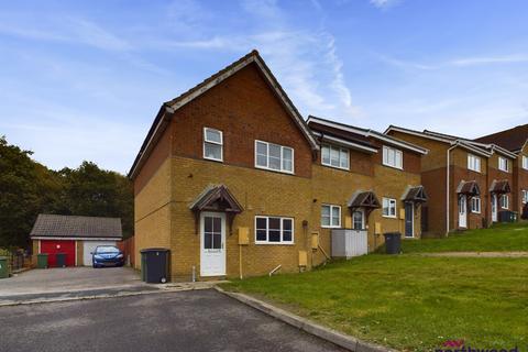 3 bedroom terraced house to rent, Moorhen Close, St. Leonards-On-Sea, TN38