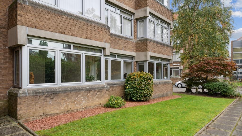 Windsor Court, 35 Dirleton Drive, Shawlands, Glasgow, G41 3BG 3 bed