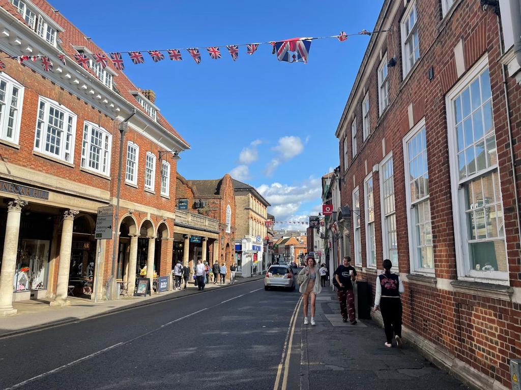 PHOTO 3  33 The Borough Farnham.jpg