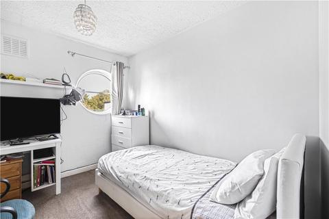 14 Lincoln Close, London, SE25 5ET