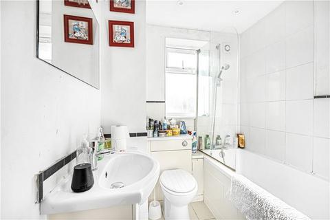 14 Lincoln Close, London, SE25 5ET