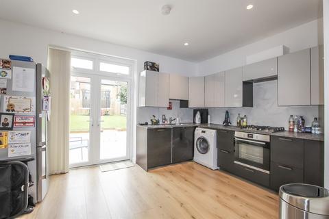 4 bedroom end of terrace house to rent, Albert Road, Hendon, NW4