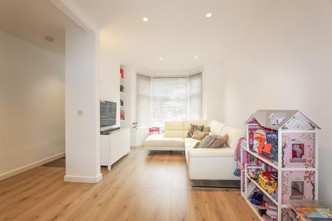 4 bedroom end of terrace house to rent, Albert Road, Hendon, NW4
