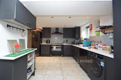 8 bedroom terraced house to rent, Brudenell Avenue, Hyde Park LS6