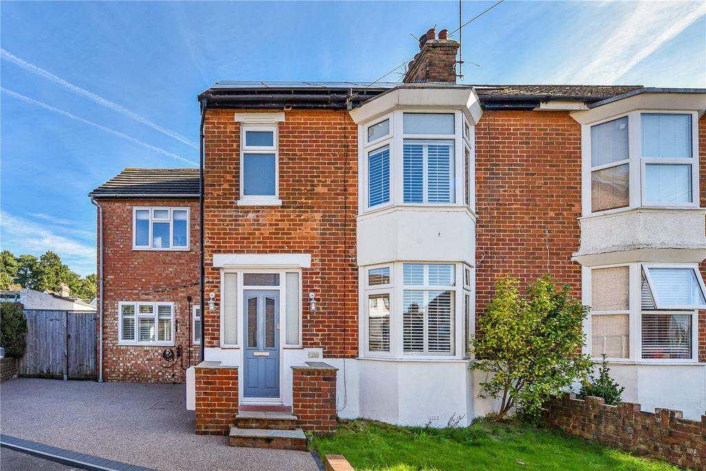 Woolner Avenue, Petersfield, Hampshire 4 bed semidetached house for