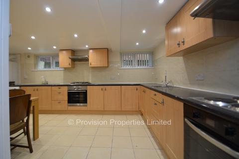 8 bedroom semi-detached house to rent, St Michaels Villas, Headingley LS6