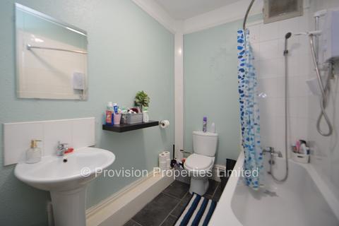 6 bedroom terraced house to rent, Ridgeway Terrace, Woodhouse LS6