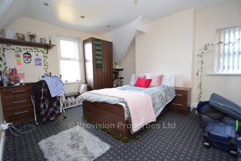 10 bedroom terraced house to rent, Kirkstall Lane, Headingley LS6
