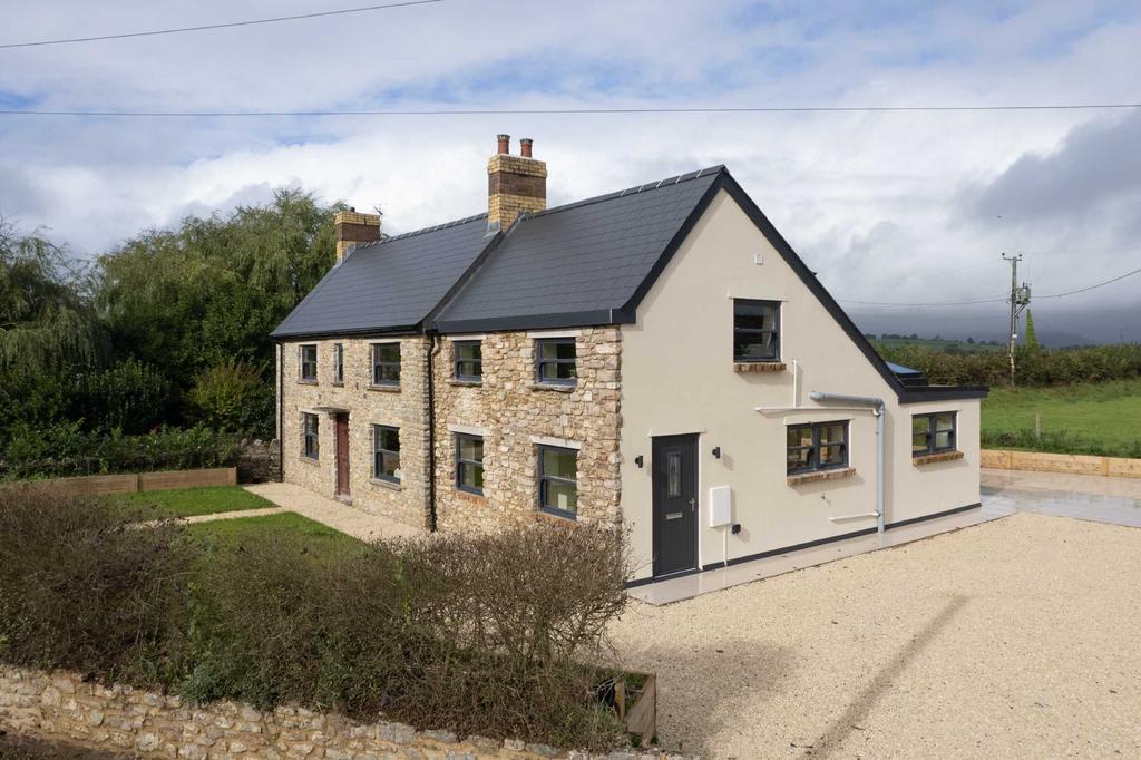 Clawddcoch, Pendoylan, Cowbridge 3 bed detached house for sale £700,000