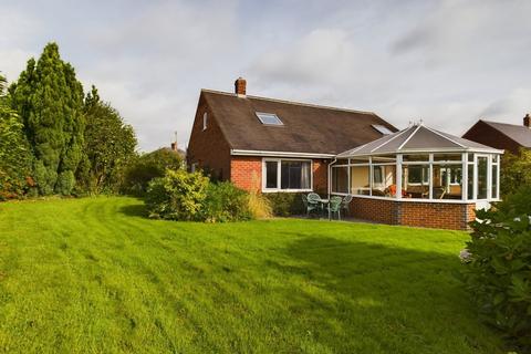 5 bedroom detached bungalow for sale, Saltersford Lane, Alton