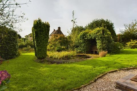 5 bedroom detached bungalow for sale, Saltersford Lane, Alton