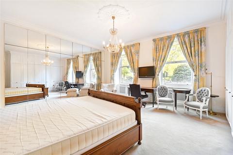 4 bedroom flat to rent, Wellington Court, 116 Knightsbridge, London