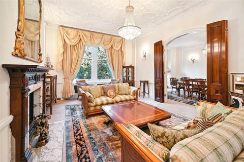 4 bedroom flat to rent, Wellington Court, 116 Knightsbridge, London