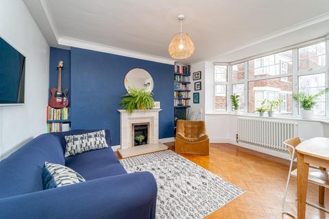 2 bedroom apartment for sale, Barrington Court, Muswell Hill N10