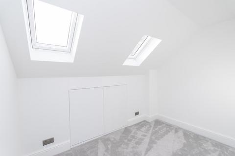 15 Bentsbrook Road, North Holmwood, Dorking, RH5 4HW