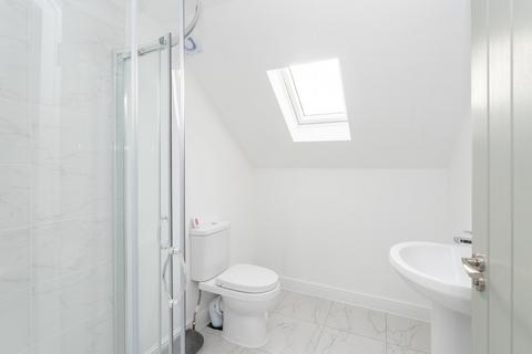 15 Bentsbrook Road, North Holmwood, Dorking, RH5 4HW