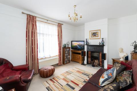 2 bedroom end of terrace house for sale, Mount Street, Dorking - NO CHAIN