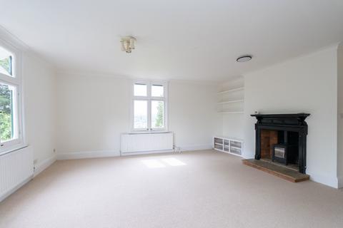 3 bedroom flat for sale, Old Reigate Road, Dorking