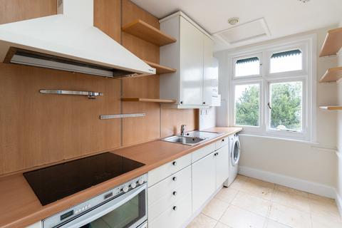 3 bedroom flat for sale, Old Reigate Road, Dorking