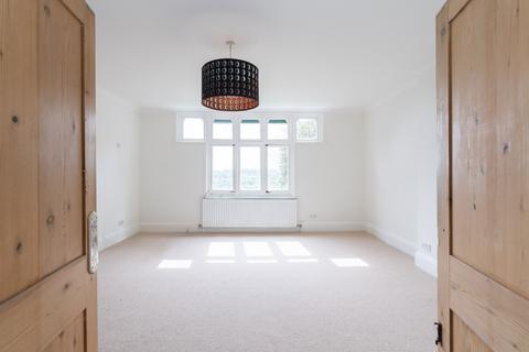 3 bedroom flat for sale, Old Reigate Road, Dorking