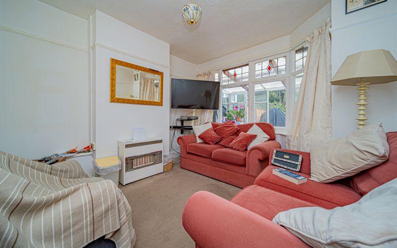 Warwick Crescent, Melksham SN12 3 bed terraced house for sale £270,000