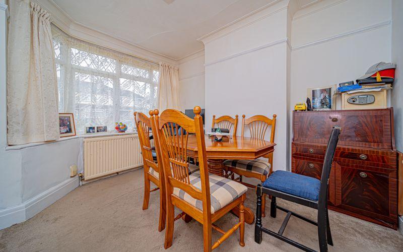 Warwick Crescent, Melksham SN12 3 bed terraced house for sale £270,000