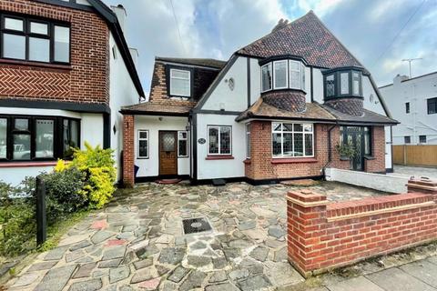 3 bedroom semi-detached house to rent, Clatterfield Gardens, Westcliff-On-Sea