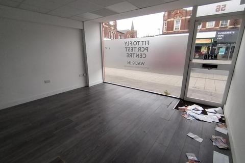 Retail property (high street) to rent - Shirley High Street, Southampton