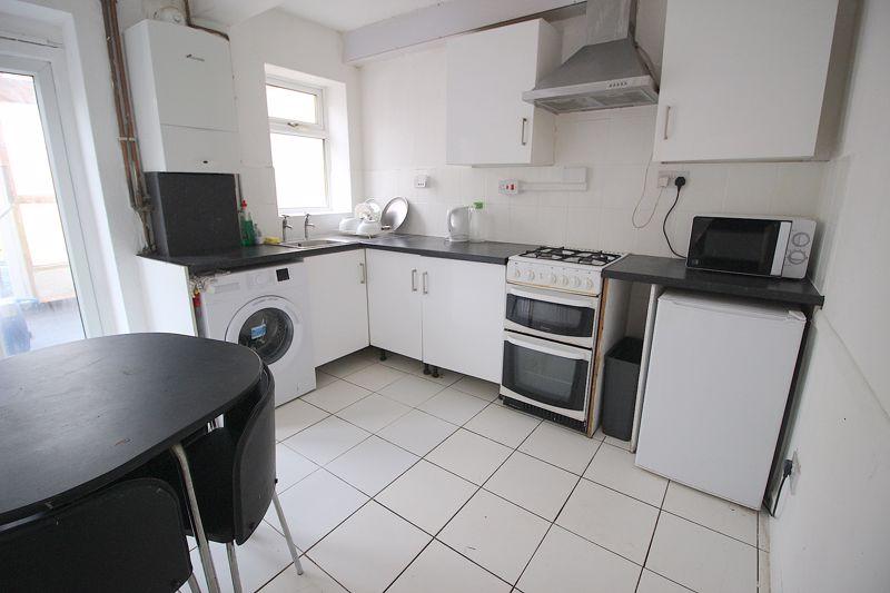 Keats Road, Walsall 3 bed semidetached house £850 pcm (£196 pw)