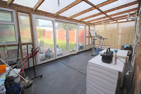 3 bedroom semi-detached house to rent, Keats Road, Walsall