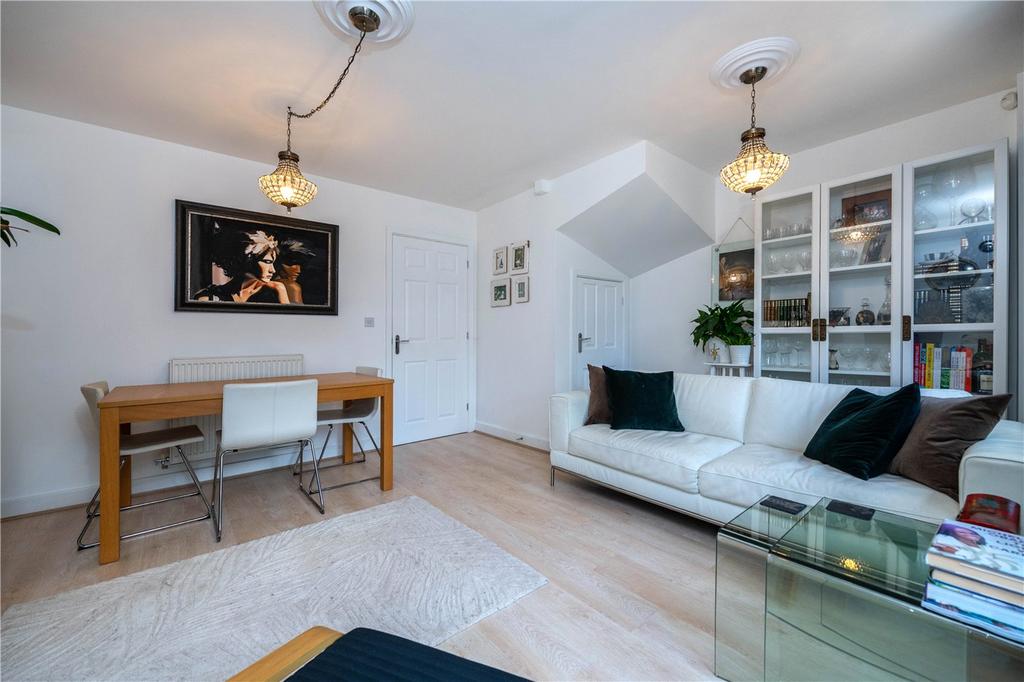 Goodwood Drive, Bourne, Lincolnshire, PE10 2 bed semidetached house
