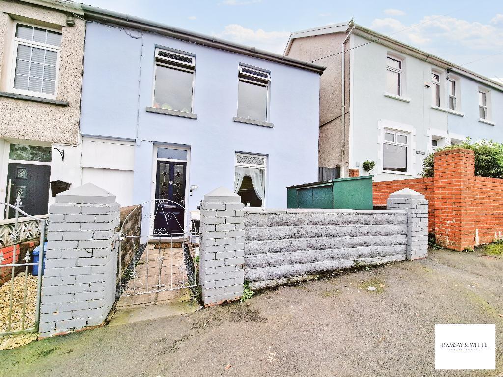 Farm Terrace, Heolgerrig, Merthyr Tydfil, CF48 1UH 4 bed end of terrace