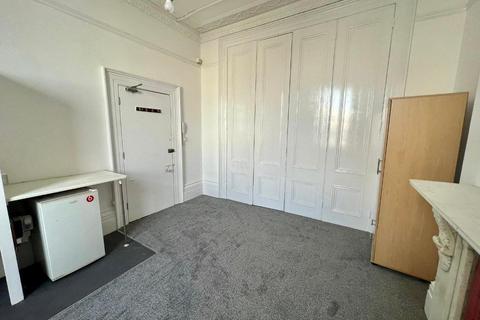 Studio to rent, Brunswick Place, Hove, East Sussex, BN3 1ND