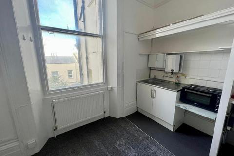 Studio to rent, Brunswick Place, Hove, East Sussex, BN3 1ND