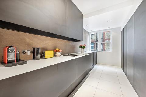 3 bedroom flat to rent, Flood Street, Chelsea, London