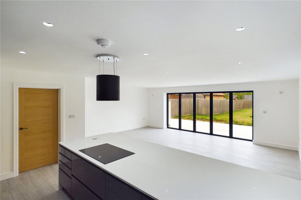 Roundfield, Upper Bucklebury, Reading, Berkshire, RG7 5 bed detached