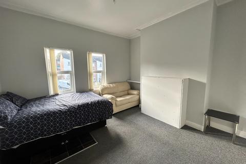 1 bedroom in a house share to rent, Imperial, Cemetery Road