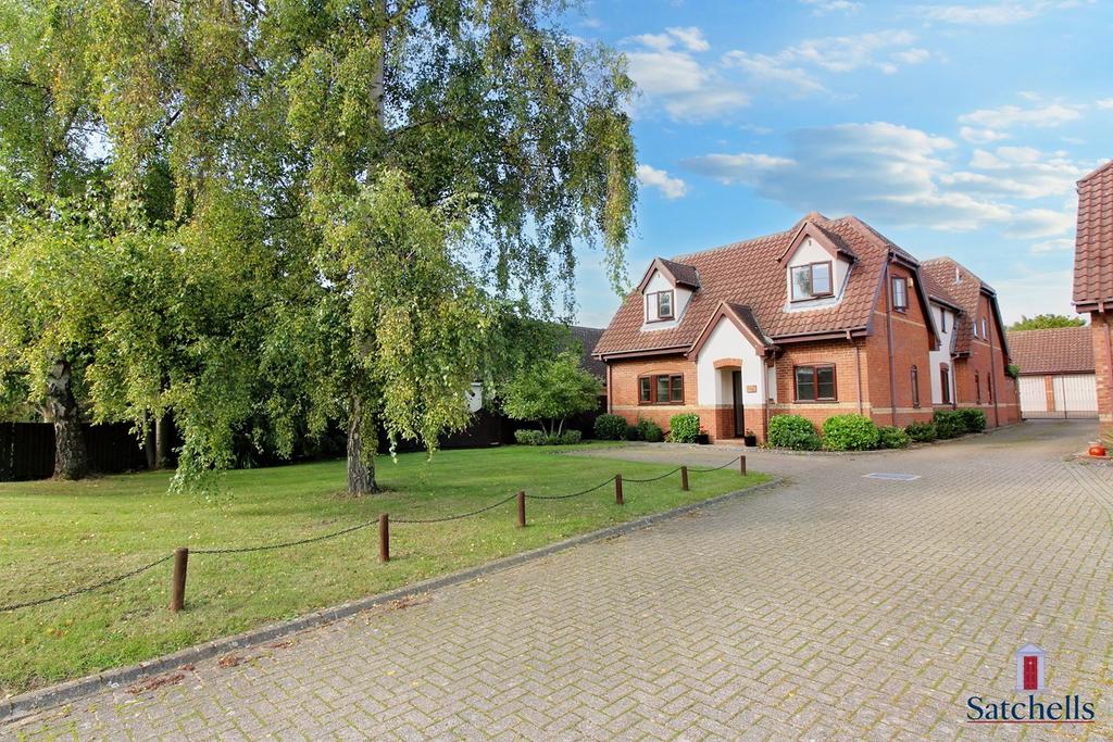 Shefford Road, Meppershall, Shefford, SG17 4 bed detached house for