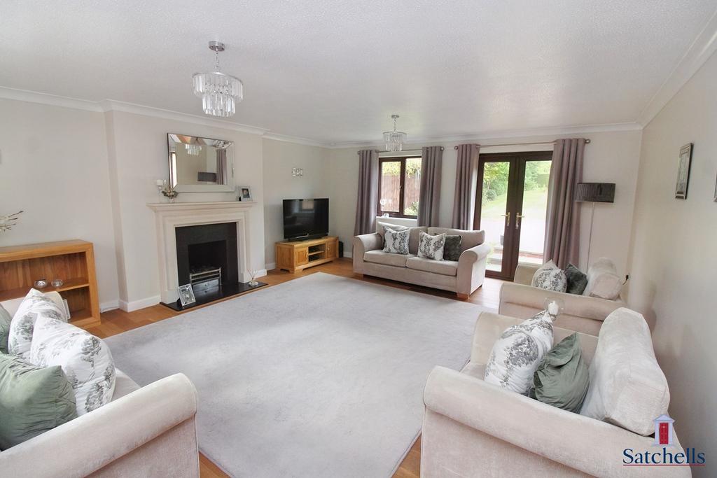 Shefford Road, Meppershall, Shefford, SG17 4 bed detached house for