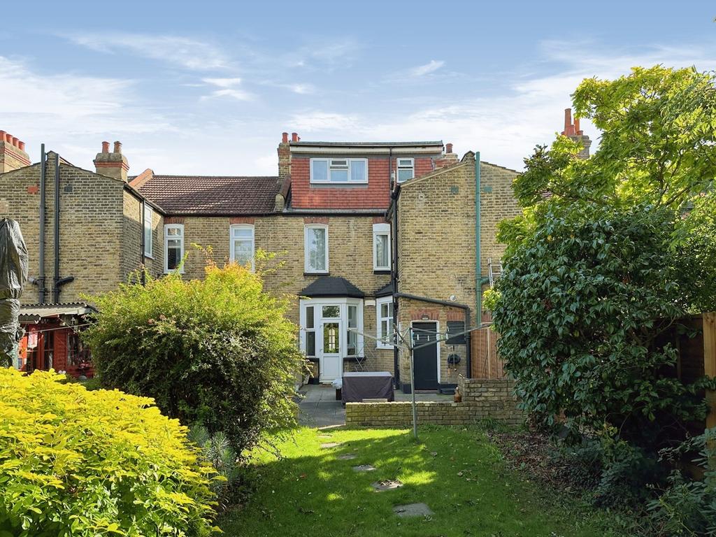 Montreal Road, ILFORD, IG1 3 bed terraced house for sale £550,000