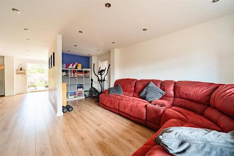 58 Rowallan Drive, Bedford, MK41 8AS