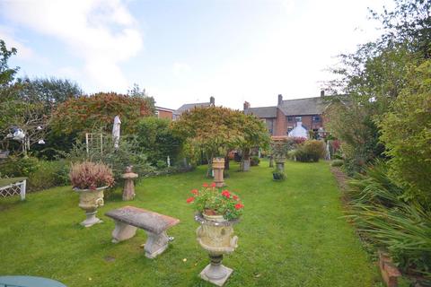 4 bedroom terraced house for sale, West Street, Rhayader